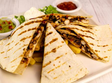 Tavuklu Quesedillas